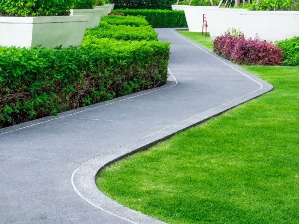 Cost of Walkway Curb Installation in Lincoln